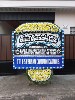 Papan Bunga Duka di Keagungan